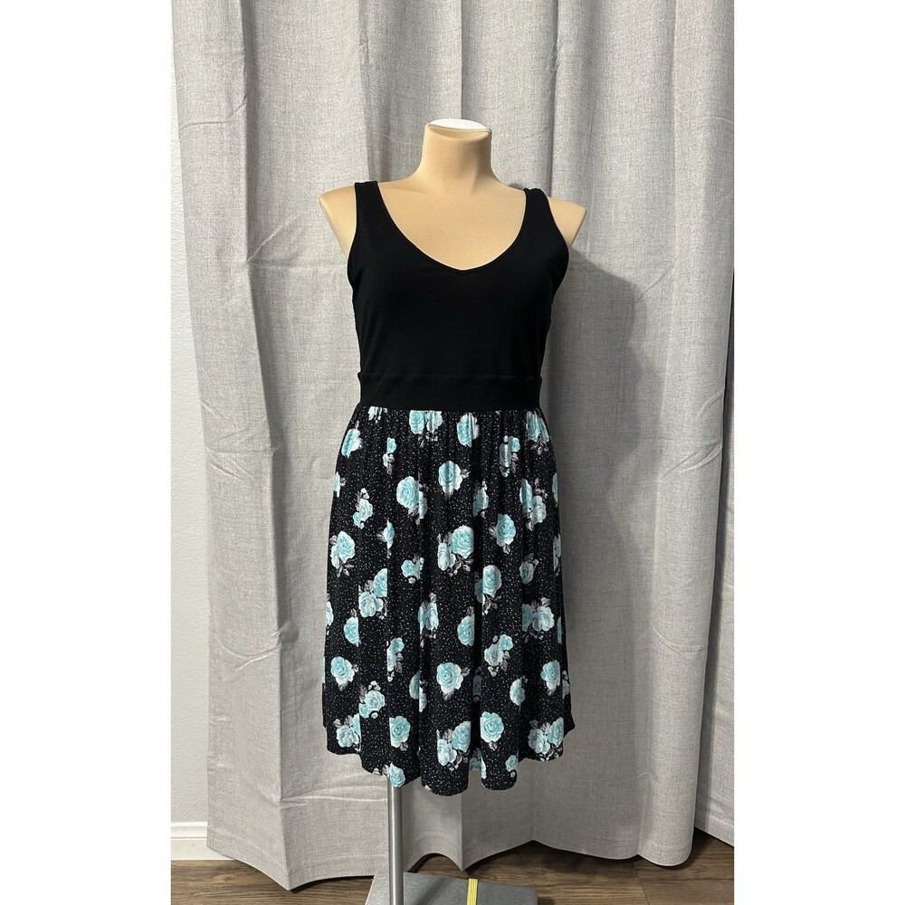 TORRID 1 Fit and Flair Black Sleeveless Top Blue Roses with Speckles Midi Dress